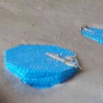 Anhydrit oplývá pevností, nízkou hmotností a vysokou tepelnou vodivostí